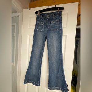 American Eagle Next level Flare. High rise. Size 4. NWOT. Super cute!